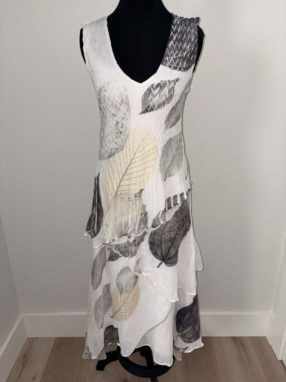 Komarov White Leaf Print Plissé V-Neck Ruffle Tiered Midi Dress